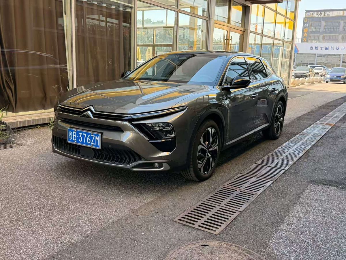Citroen 凡尔赛C5 X, 2022 г., зелёный, 60 000 км Citroen 凡尔赛C5 X, 2022 г., зелёный, 60 000 км