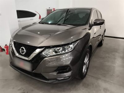 Nissan Qashqai, 2021 г., белый, 52 000 км Nissan 逍客, 2021 г., серебристый / серый, 76 900 км