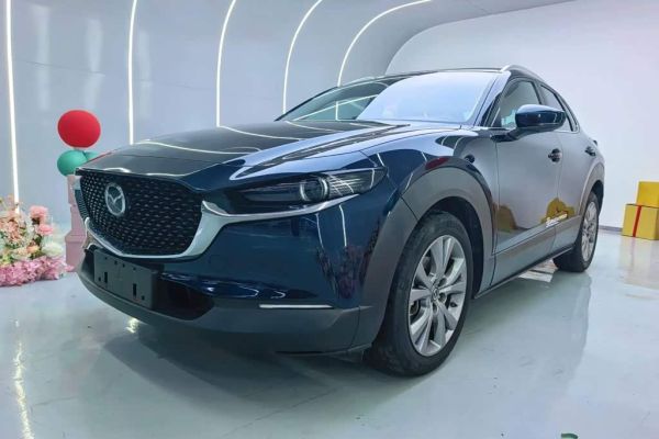 Toyota Corolla, 2021 г., серебристый / серый, 55 000 км Mazda CX-30, 2022 г., синий, 38 000 км