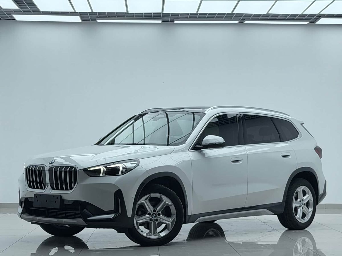 BMW X1, 2023 г., белый, 38 000 км BMW X1 2023 sDrive20Li X设计套装