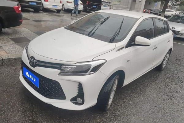 Toyota Vios, 2022 г., белый, 60 700 км Toyota 威驰FS, 2023 г., белый, 38 500 км