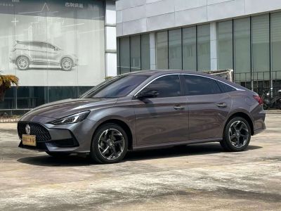 MG 5, 2023 г., белый, 78 900 км MG 5, 2023 г., шампань / коричневый, 31 000 км