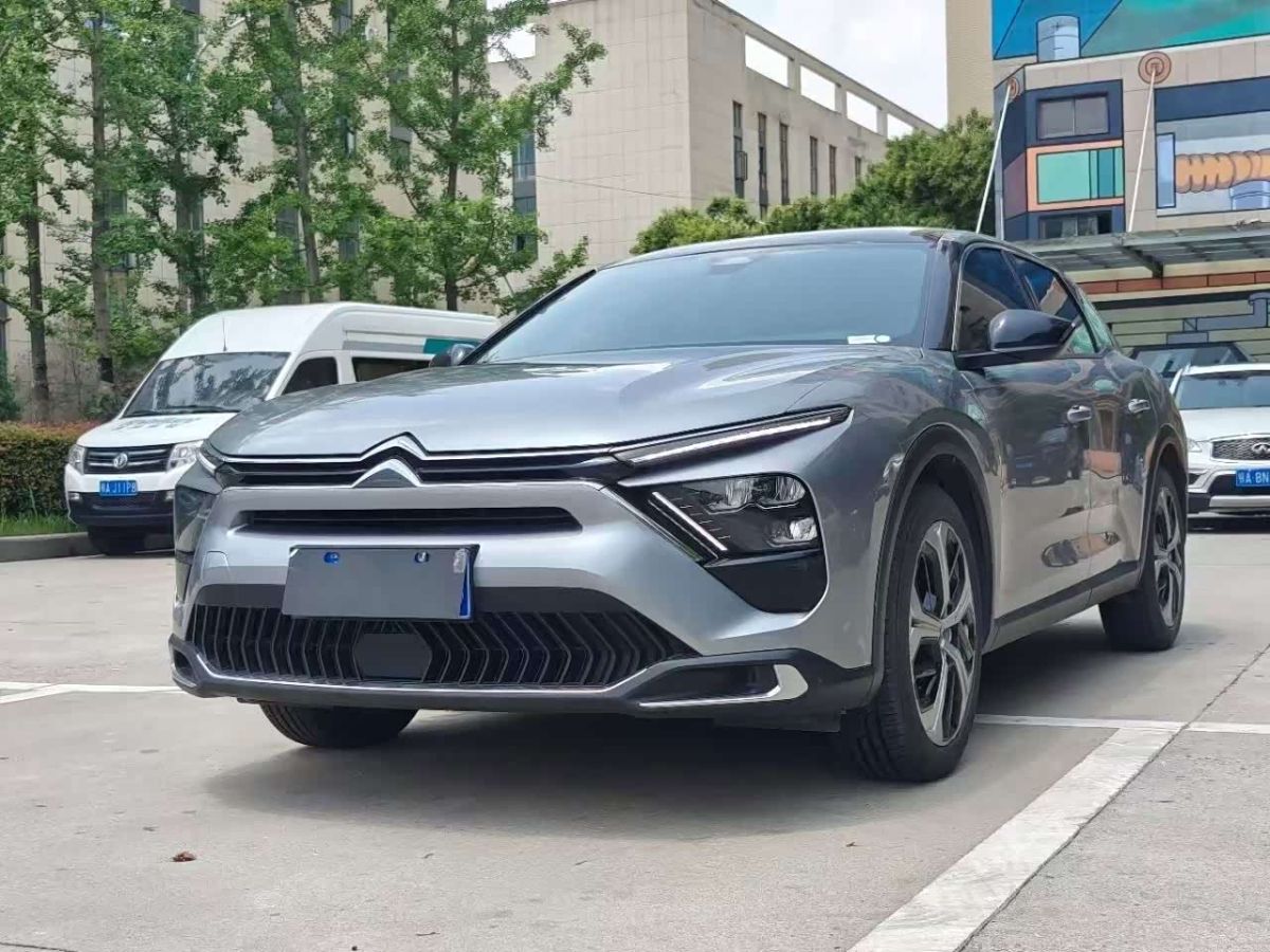 Citroen 凡尔赛C5 X, 2022 г., серебристый / серый, 45 000 км Citroen 凡尔赛C5 X, 2022 г., серебристый / серый, 45 000 км