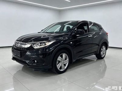 Honda 凌派, 2021 г., белый, 11 400 км Honda 缤智, 2022 г., чёрный, 51 000 км