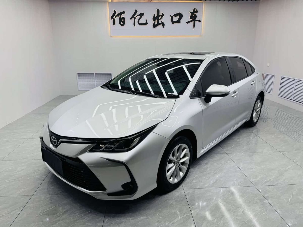 Toyota Corolla, 2022 г., серебристый / серый, 39 000 км Toyota Corolla, 2022 г., серебристый / серый, 39 000 км