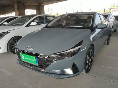 Hyundai Elantra, 2022 г., серебристый / серый, 50 000 км Hyundai Elantra, 2021 г., серебристый / серый, 26 900 км