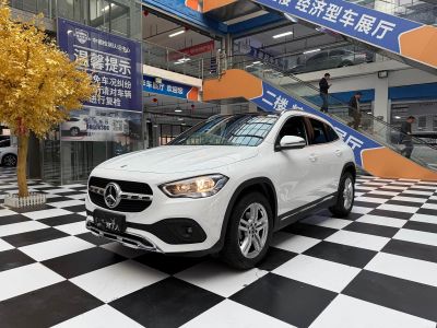 Mercedes-Benz GLA, 2021 г., красный / фиолетовый, 65 000 км Mercedes-Benz 奔驰GLA, 2022 г., белый, 34 000 км
