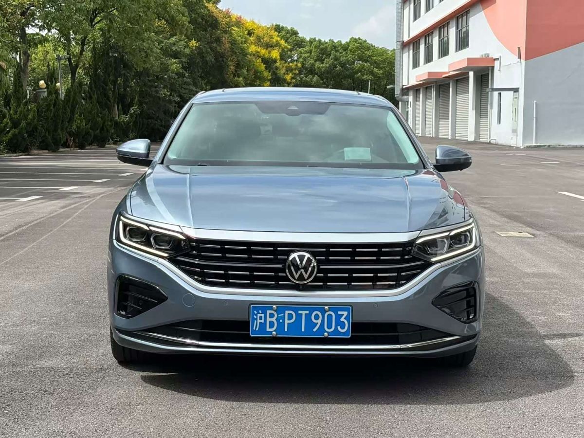 Volkswagen Passat, 2022 г., синий, 40 000 км Volkswagen Passat 2023 380TSI Флагман