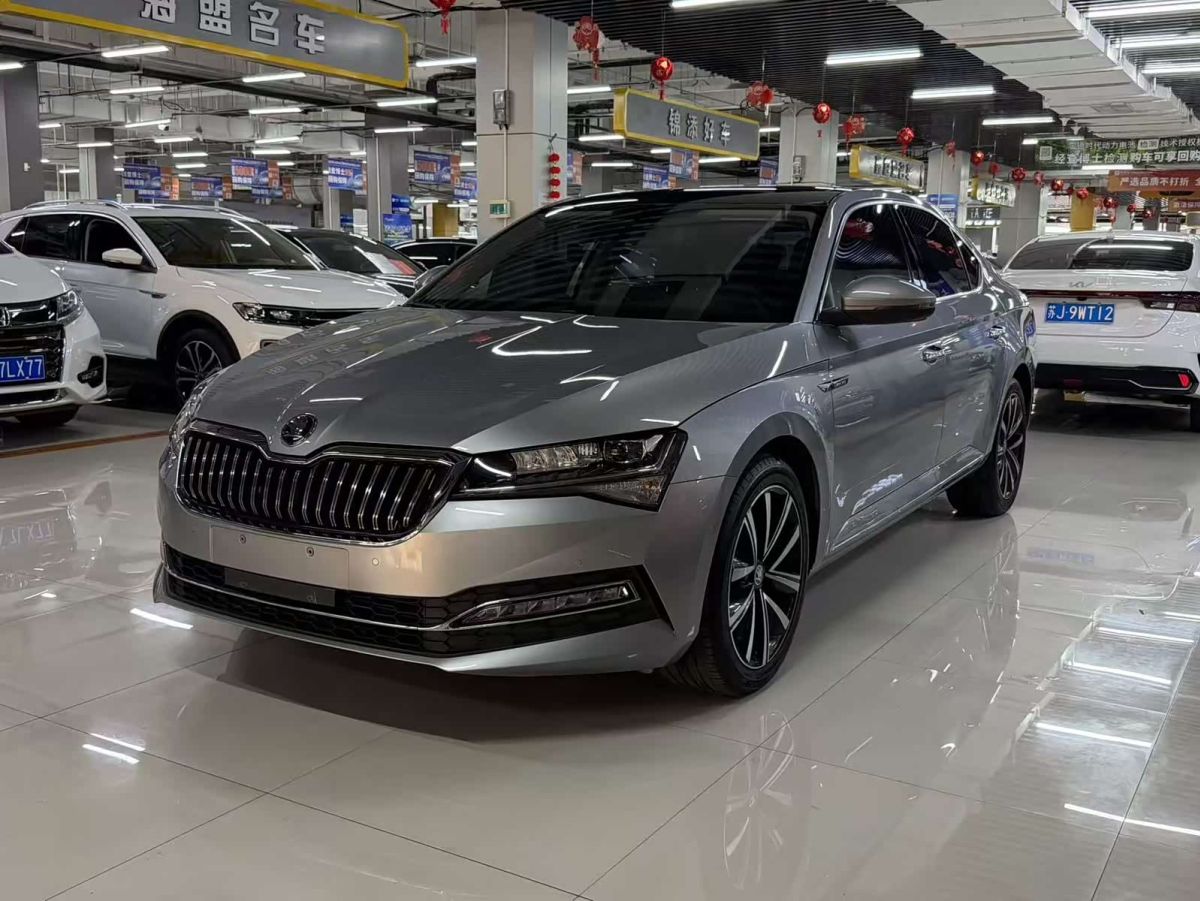 Skoda Superb, 2023 г., серебристый / серый, 18 000 км Skoda 速派, 2023 г., серебристый / серый, 18 000 км