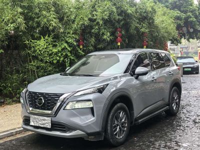 Nissan X-Trail, 2022 г., белый, 54 500 км Nissan X-Trail, 2022 г., серебристый / серый, 64 000 км