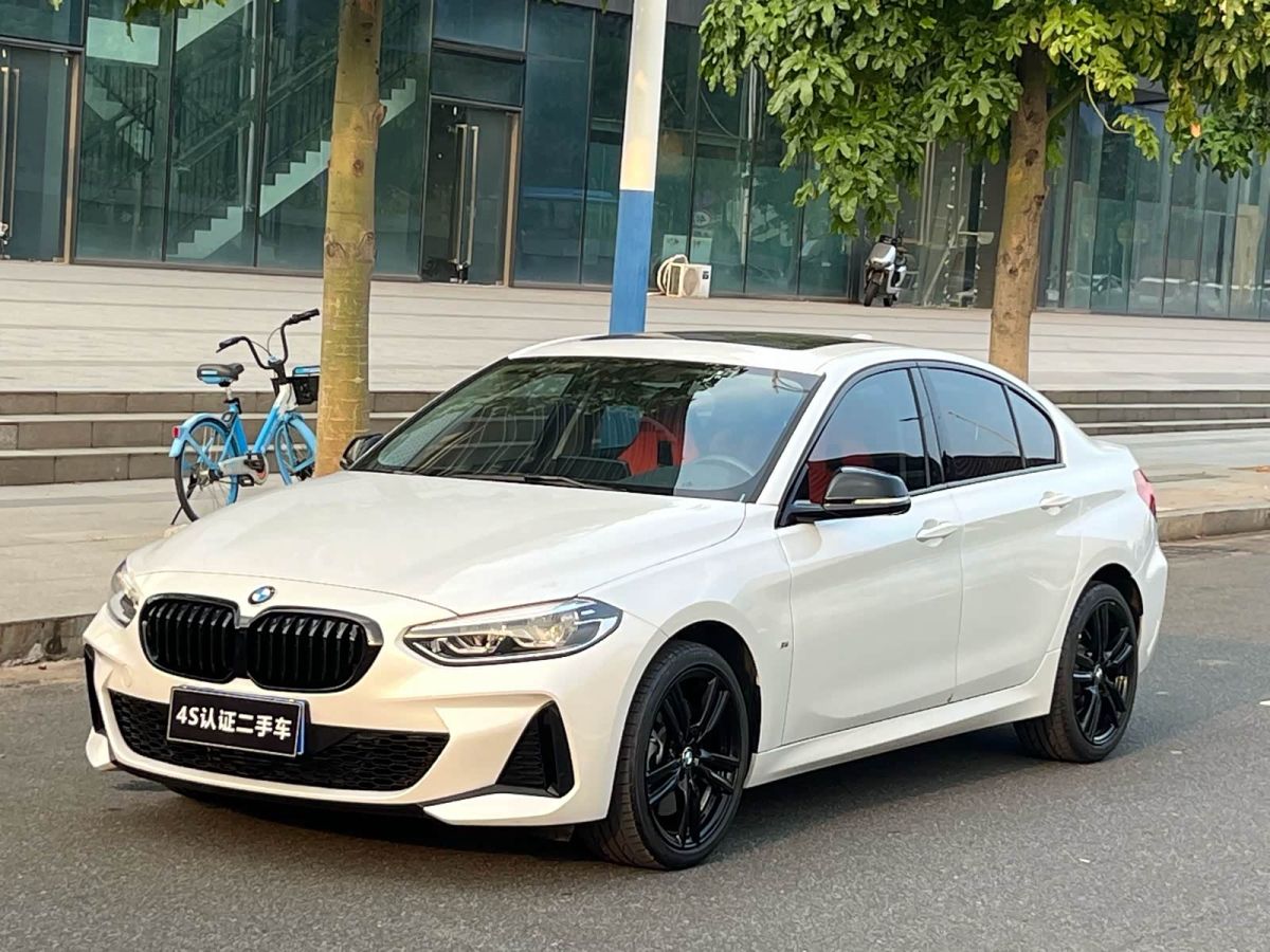 BMW 1 серия, 2023 г., белый, 36 000 км BMW 1 серия 2023 125i пакет M Sport, исполнение «Ночь»