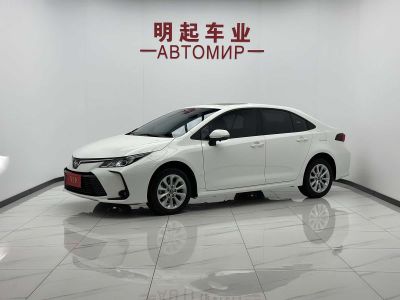 Toyota Corolla, 2022 г., чёрный, 23 000 км Toyota Corolla, 2023 г., белый, 31 000 км