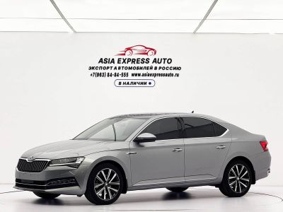 Skoda Superb, 2023 г., белый, 8 000 км Skoda 速派, 2023 г., серебристый / серый, 28 000 км