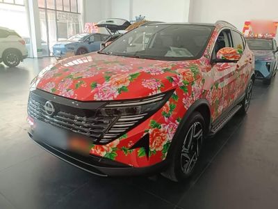 Nissan Qashqai, 2024 г., белый, 18 000 км Nissan 逍客, 2024 г., красный / фиолетовый, 12 600 км