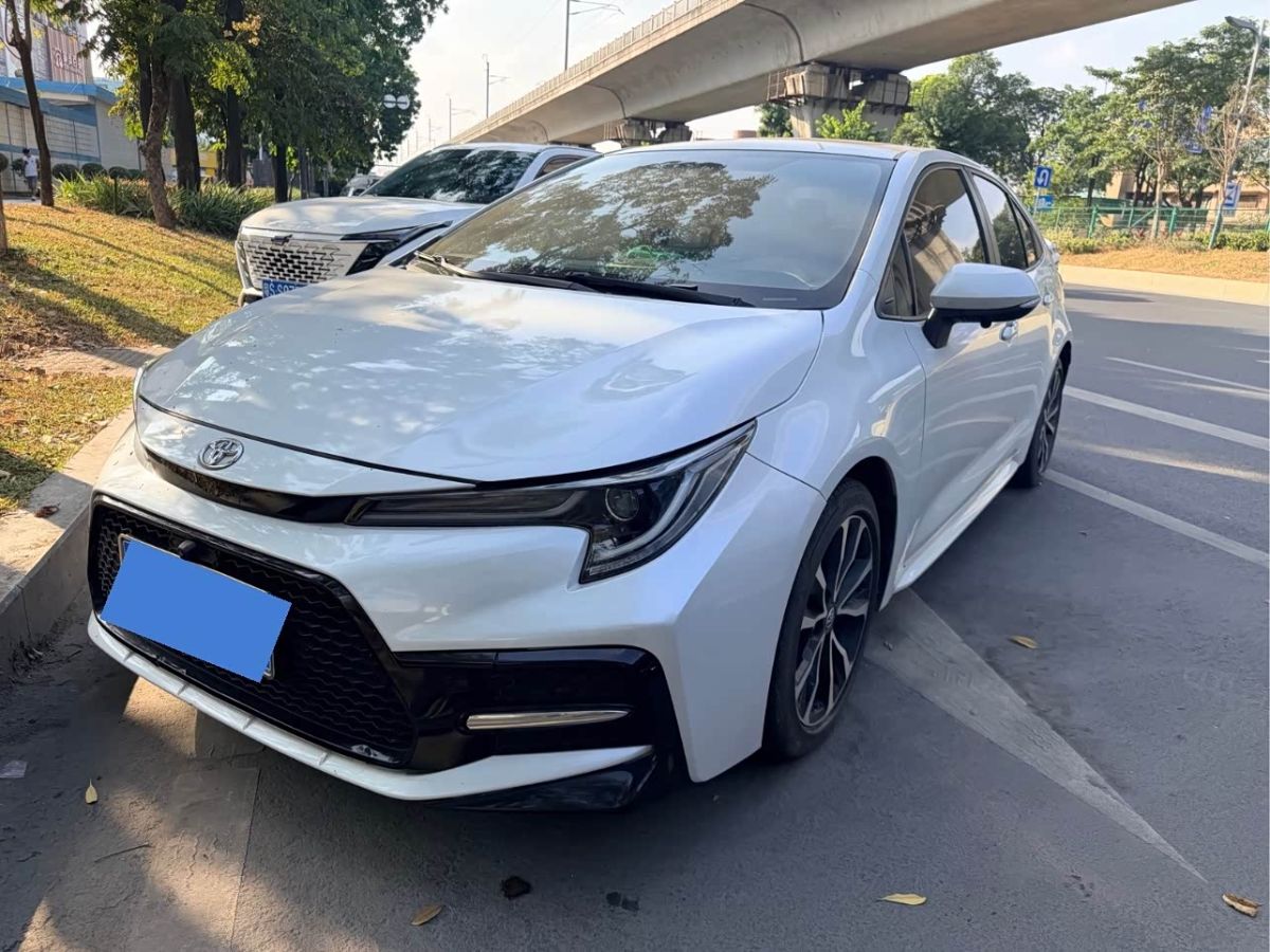 Toyota Levin, 2021 г., серебристый / серый, 41 000 км Toyota Levin, 2021 г., серебристый / серый, 41 000 км