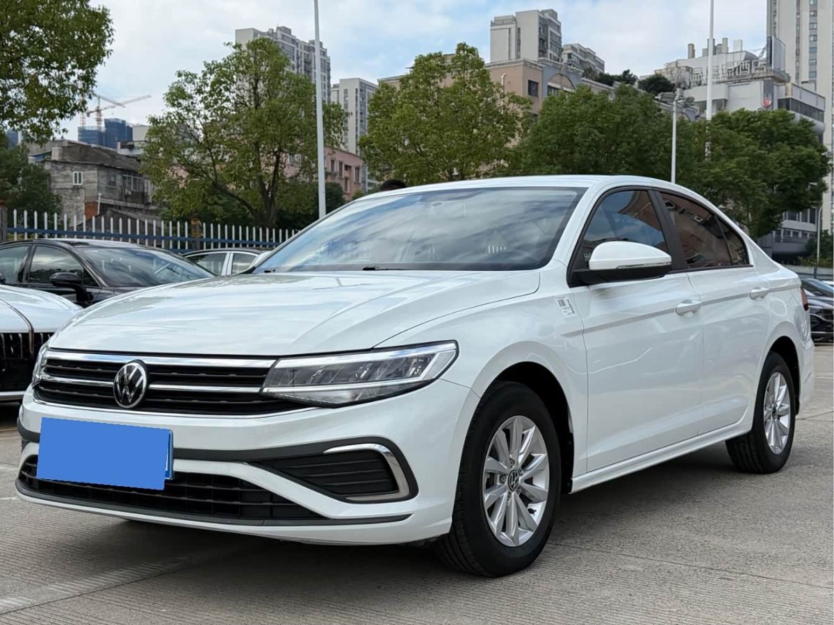 Volkswagen Bora, 2024 г., белый, 12 000 км Volkswagen Bora 2023 200TSI DSG Чансин версия