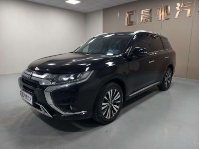 Mitsubishi Outlander, 2021 г., белый, 56 500 км Mitsubishi 欧蓝德, 2021 г., чёрный, 22 000 км