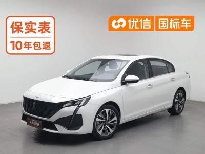 Peugeot 408, 2022 г., серебристый / серый, 50 000 км Peugeot 标致408, 2025 г., белый, 19 600 км