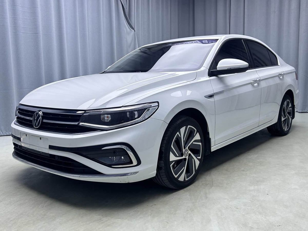 Volkswagen Bora, 2023 г., белый, 43 000 км Volkswagen Bora 2023 280TSI DSG комплектация «Цзуньсин»