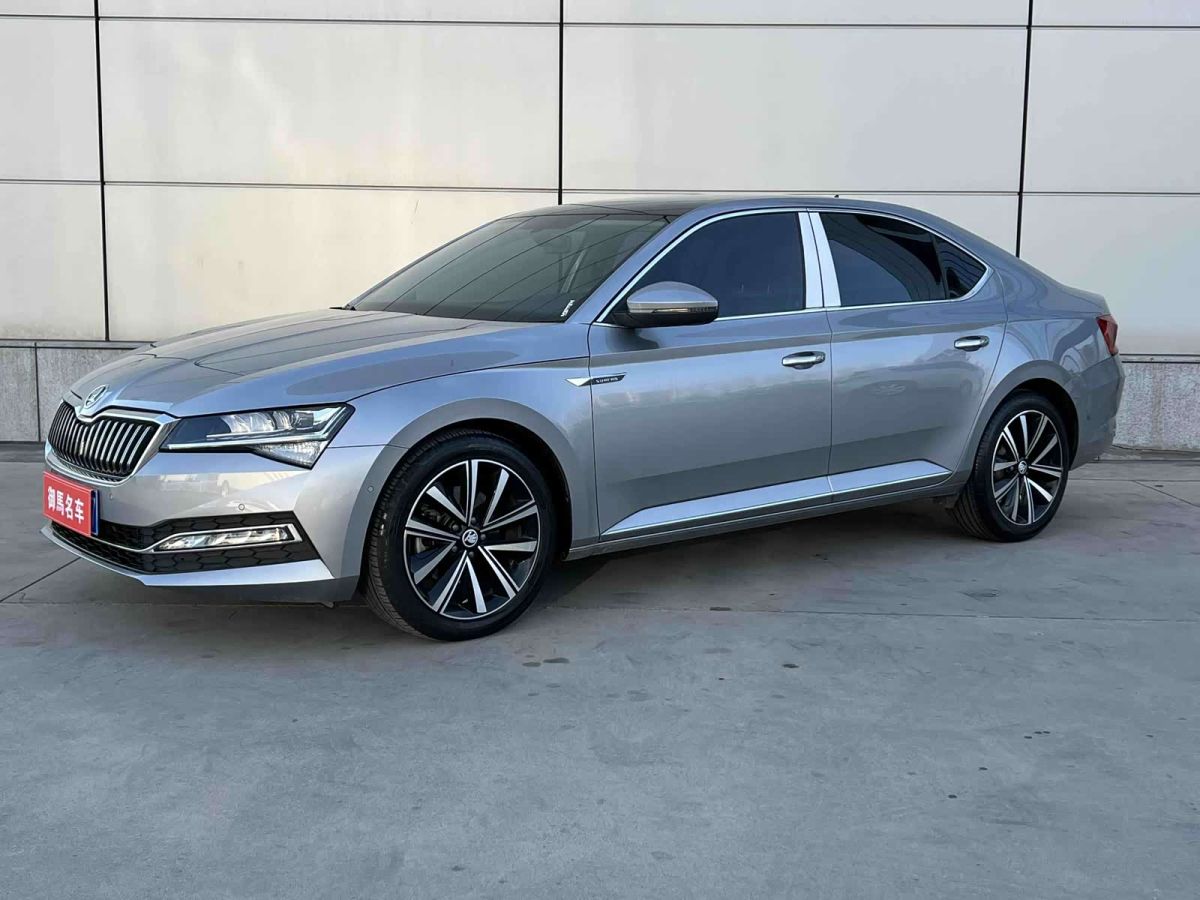 Skoda Superb, 2023 г., серебристый / серый, 20 000 км Skoda 速派, 2023 г., серебристый / серый, 20 000 км