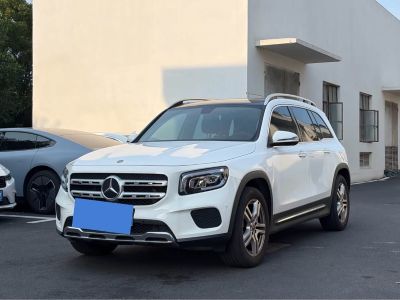 Mercedes-Benz GLB, 2021 г., чёрный, 64 000 км Mercedes-Benz 奔驰GLB, 2022 г., белый, 14 000 км