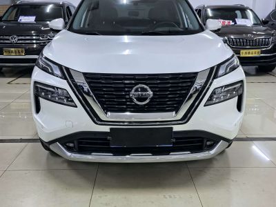 Nissan X-Trail, 2021 г., серебристый / серый, 39 000 км Nissan X-Trail, 2022 г., белый, 49 000 км