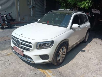 Mercedes-Benz GLB, 2021 г., чёрный, 64 000 км Mercedes-Benz 奔驰GLB, 2022 г., белый, 50 000 км