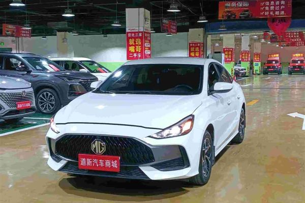 Jetta VS7, 2021 г., синий, 58 600 км MG 5, 2024 г., белый, 19 500 км
