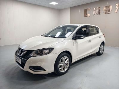 Nissan TIIDA, 2021 г., красный / фиолетовый, 51 000 км Nissan 骐达TIIDA, 2022 г., белый, 49 000 км