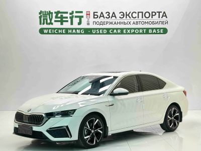 Skoda Octavia, 2022 г., красный / фиолетовый, 46 000 км Skoda 明锐, 2023 г., белый, 25 300 км