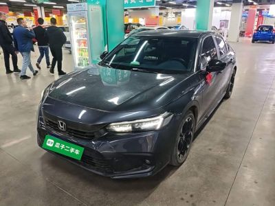 Honda Civic, 2023 г., белый, 19 000 км Honda Civic, 2023 г., серебристый / серый, 35 200 км