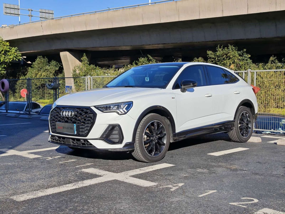 Audi 奥迪Q3 Sportback, 2022 г., белый, 58 000 км Audi 奥迪Q3 Sportback, 2022 г., белый, 58 000 км