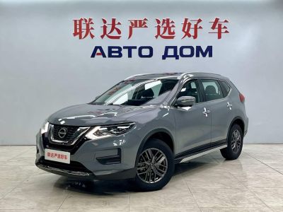 Nissan X-Trail, 2025 г., белый, 8 000 км Nissan X-Trail, 2025 г., серебристый / серый, 5 300 км