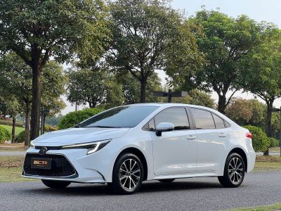 Toyota Levin, 2022 г., чёрный, 52 000 км Toyota Levin, 2023 г., белый, 16 000 км