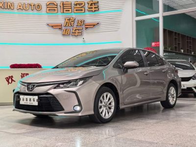 Toyota Corolla, 2022 г., белый, 48 000 км Toyota Corolla, 2022 г., серебристый / серый, 33 000 км