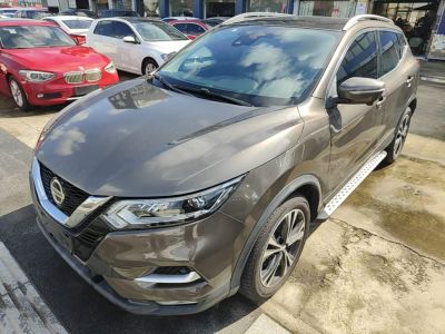 Nissan 劲客, 2021 г., белый, 27 100 км Nissan 逍客, 2022 г., шампань / коричневый, 34 200 км