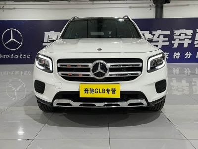 Mercedes-Benz GLB, 2021 г., чёрный, 64 000 км Mercedes-Benz 奔驰GLB, 2022 г., белый, 20 000 км