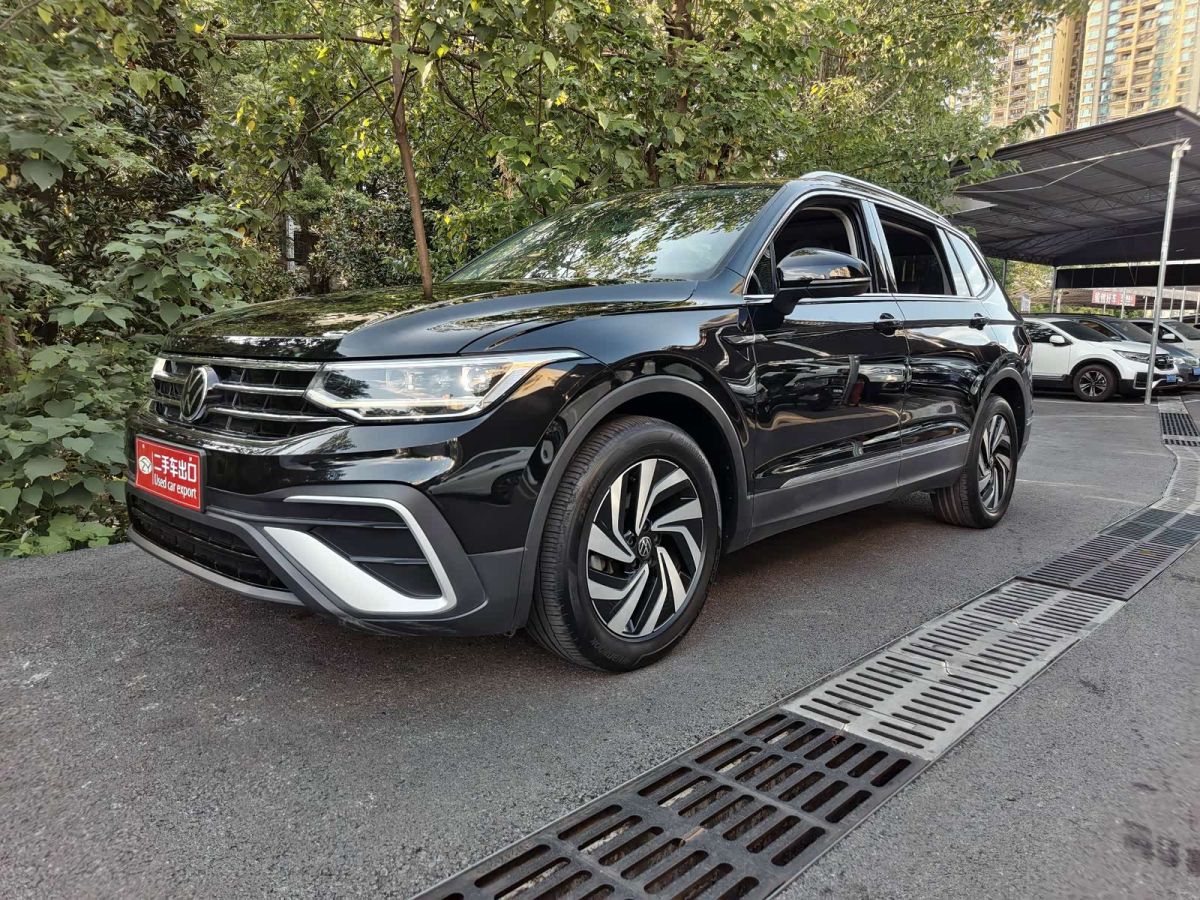 Volkswagen Tiguan L, 2023 г., чёрный, 46 000 км Volkswagen Tiguan L 2023 280TSI автомат одна ведущая ось ограниченная серия «Чаочуан»