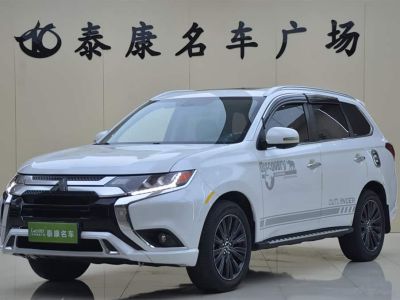 Mitsubishi Outlander, 2021 г., белый, 56 500 км Mitsubishi 欧蓝德, 2022 г., белый, 28 000 км