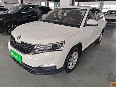 Audi 奥迪Q2L, 2021 г., белый, 52 000 км Skoda 柯米克, 2021 г., белый, 61 800 км