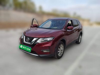Nissan X-Trail, 2022 г., белый, 54 500 км Nissan X-Trail, 2022 г., красный / фиолетовый, 33 700 км