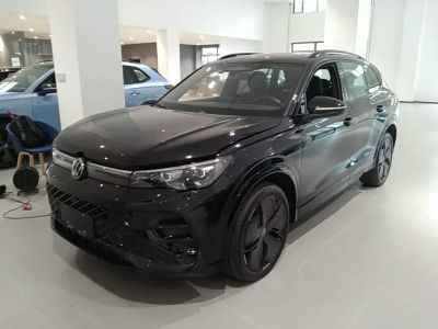 Volkswagen Tiguan L, 2024 г., чёрный, 46 100 км Volkswagen Tiguan L 2024 PRO 330TSI одна ведущая ось R-Line Чжилин версия