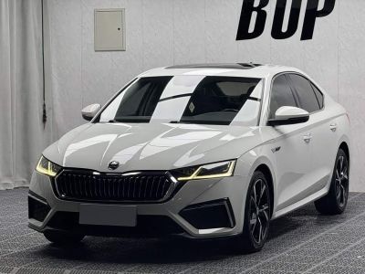 Skoda Octavia, 2021 г., чёрный, 60 000 км Skoda 明锐, 2022 г., белый, 70 000 км