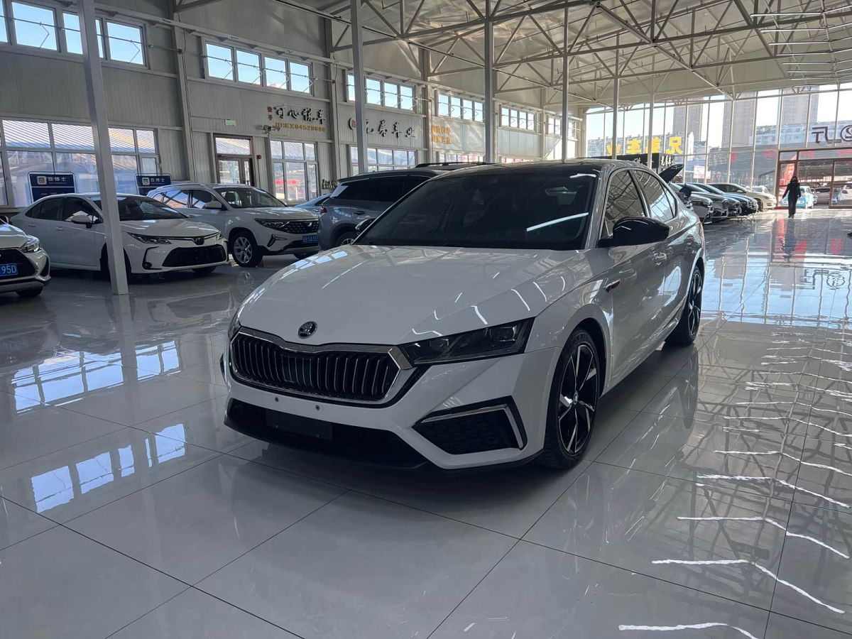 Skoda Octavia, 2023 г., белый, 46 000 км Skoda 明锐, 2023 г., белый, 46 000 км