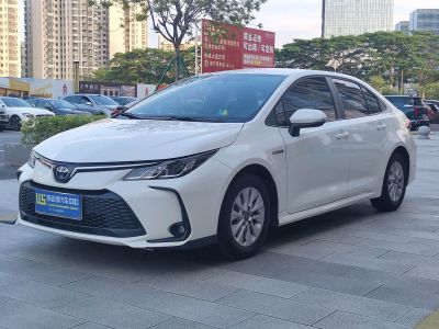 Toyota Corolla, 2023 г., серебристый / серый, 40 000 км Toyota Corolla, 2024 г., белый, 32 000 км