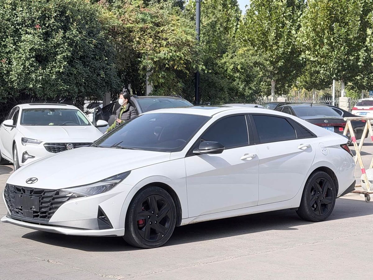 Hyundai Elantra, 2023 г., белый, 33 000 км Hyundai Elantra, 2023 г., белый, 33 000 км