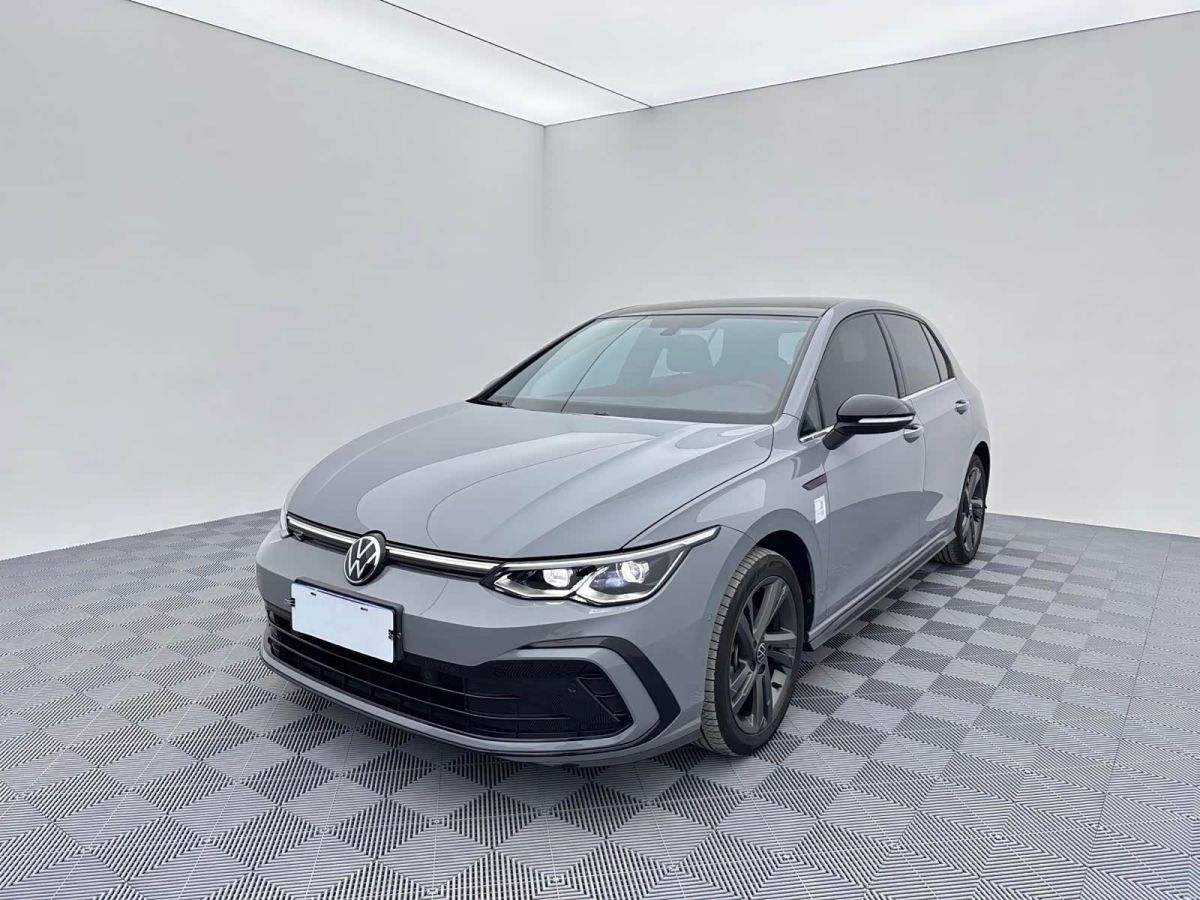 Volkswagen Golf, 2022 г., серебристый / серый, 18 000 км Volkswagen Golf 2023 280TSI DSG R-Line Lite