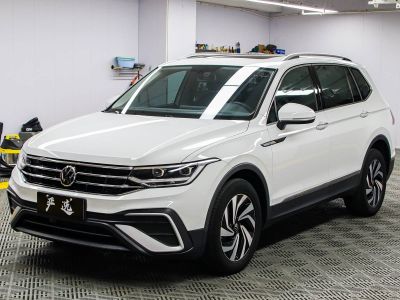 Volkswagen Tiguan L, 2022 г., шампань / коричневый, 44 000 км Volkswagen Tiguan L 2023 280TSI автомат одна ведущая ось ограниченная серия «Чаочуан»