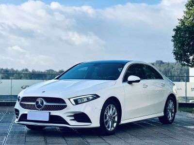 Mercedes-Benz A-Class, 2022 г., белый, 30 000 км Mercedes-Benz A级 2022 A 200 L 运动轿车动感型