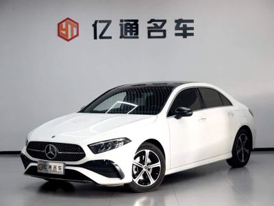 Mercedes-Benz A-Class, 2024 г., красный / фиолетовый, 28 000 км Mercedes-Benz A级 2025 обновлённая версия A 200 L комплектация «Стиль»